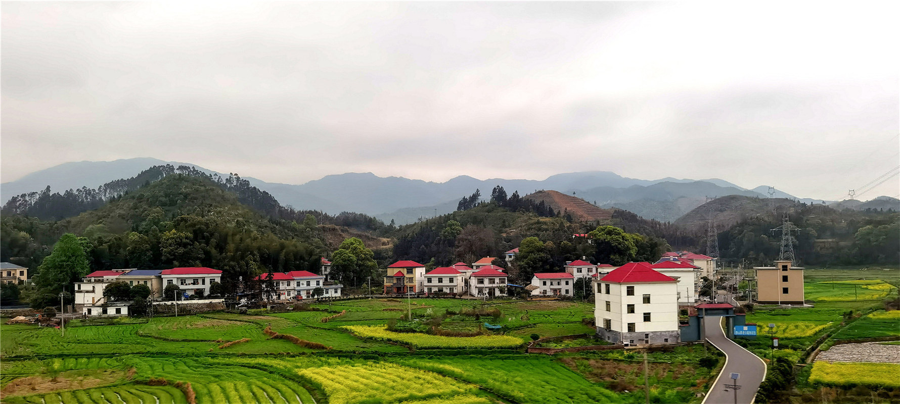 《山村风貌》高健