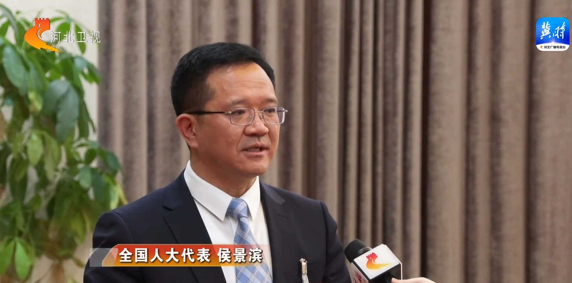 侯景滨接受记者采访