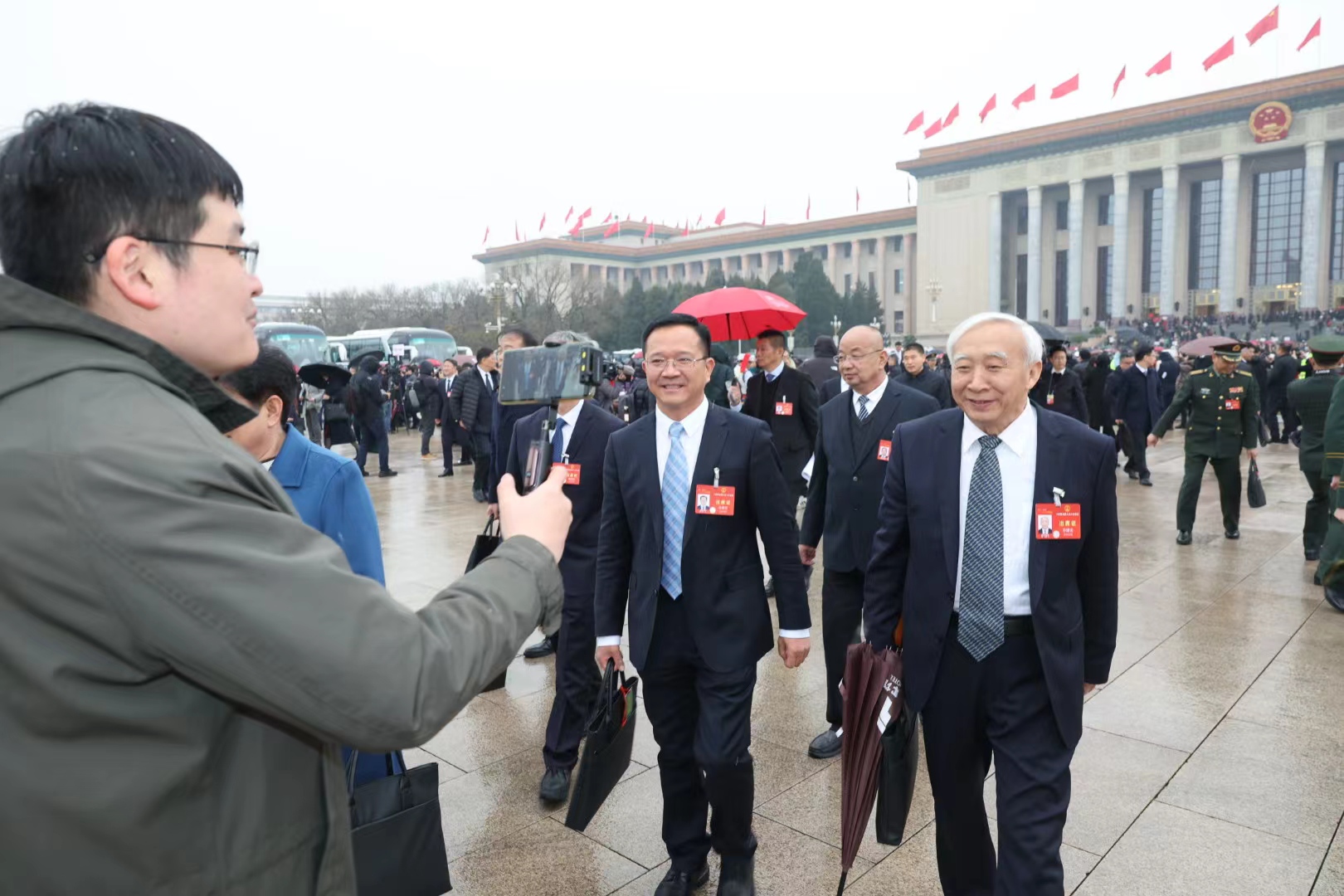 侯景滨走出人民大会堂